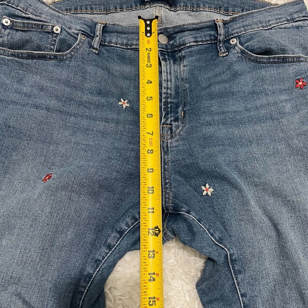 GAP Denim Size 33 Girlfriend Women Embroidered Flower Jeans - Picture 4 of 8